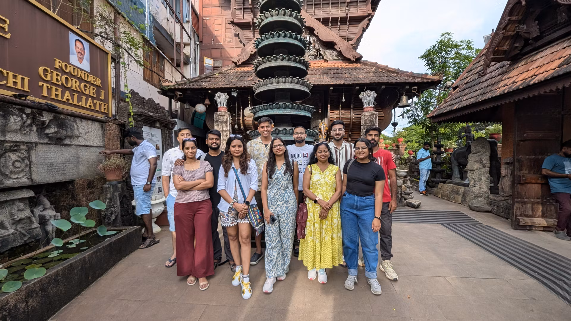 Arrival in Kochi & day trip