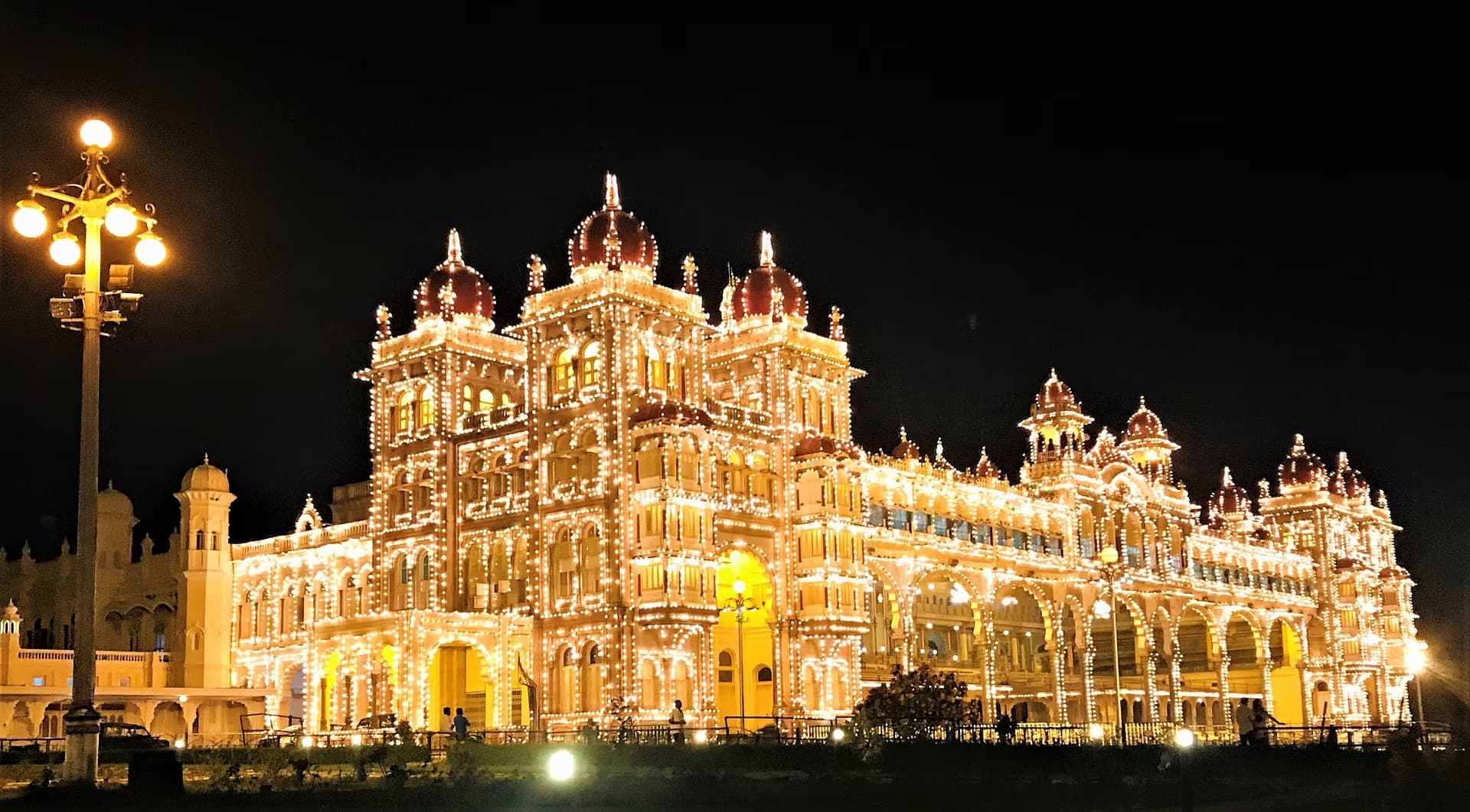 Arrival & Palace Illumination